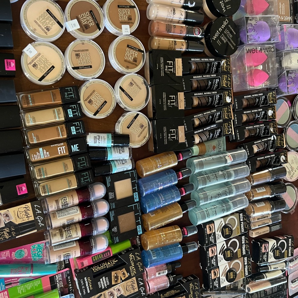 Makeup Bundle - Picture 8 of 8